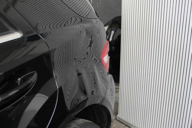 Delle in Fahrzeugseite- Dellentechnik Tayfun- Dellenzentrum Pforzheim