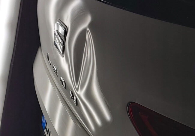 Delle-in-Heckklappe-Dellentechnik-Tayfun-Dellentechnik-Pforzheim Dellen-Reparstur in Pforzheim-Versicherungsabwicklung bei Sturmschäden-Dellentechnik Tayfun-Dellenzentrum Pforzheim